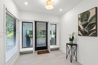 6220 SW 123rd Terrace in Miami, FL - Foto de edificio - Building Photo