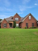 37 Christmas Dr in Atoka, TN - Building Photo