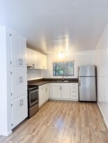 Limited Time Offer: ONE MONTH FREE! in Los Angeles, CA - Building Photo