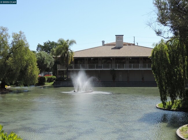 310 N Civic Dr in Walnut Creek, CA - Building Photo - Building Photo