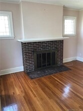 42 Quaker Ln S in West Hartford, CT - Building Photo - Building Photo