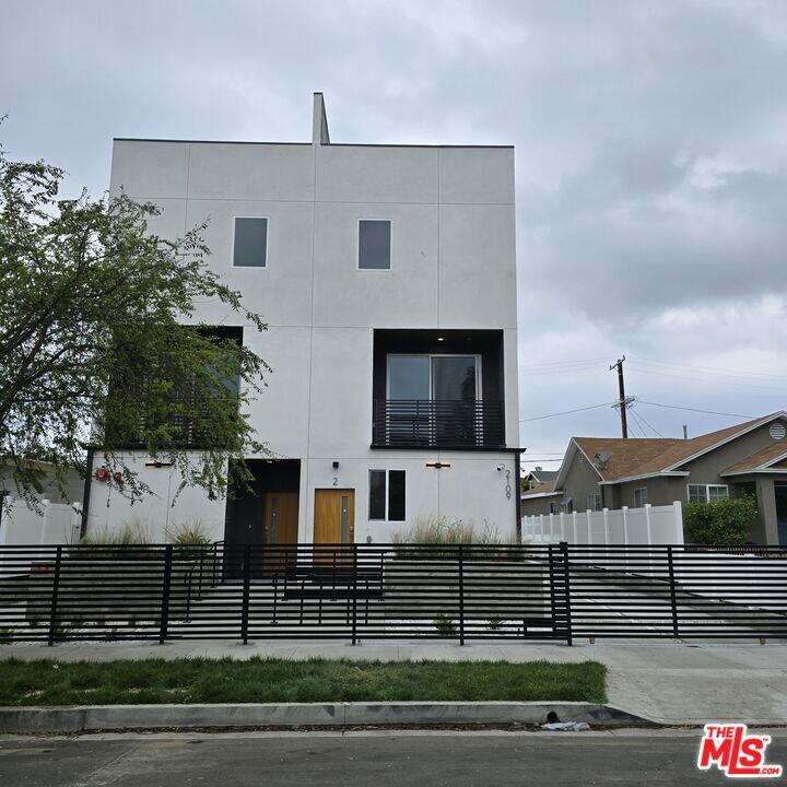 2111 S West View St in Los Angeles, CA - Foto de edificio