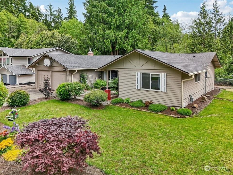 3606 225th Pl SW in Mountlake Terrace, WA - Building Photo