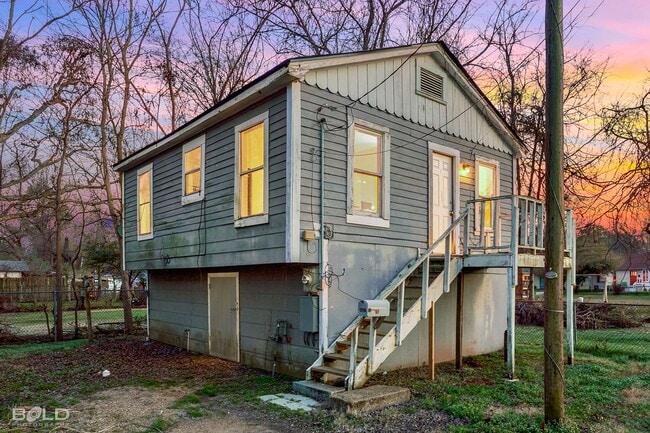 property at 2562 Lamar St