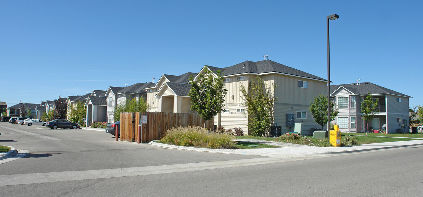 Cloverleaf Plaza in Boise, ID - Building Photo