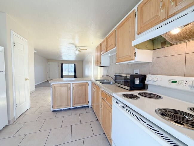 2382 W Derby St in West Valley City, UT - Building Photo - Building Photo