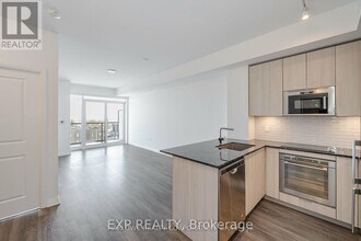 99 Eagle Rock Way in Vaughan, ON - Building Photo - Building Photo