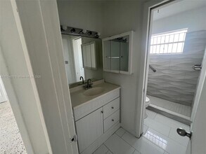 887 W 29th St in Hialeah, FL - Building Photo - Building Photo