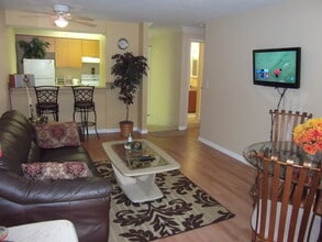 13150 Feather Sound Dr, Unit 508 in Ft. Myers, FL - Building Photo - Building Photo