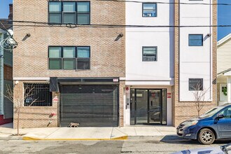 135 Beech St in Paterson, NJ - Foto de edificio - Building Photo