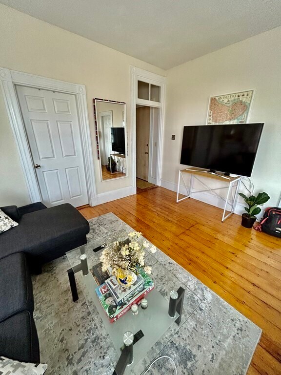 111 H St-Unit -5 in Boston, MA - Building Photo - Building Photo