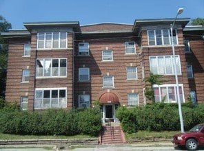 Maryland Apartments in Omaha, NE - Foto de edificio - Building Photo