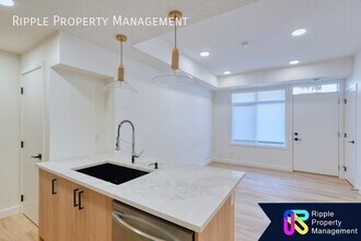 562 Seton Cir SE in Calgary, AB - Building Photo - Building Photo