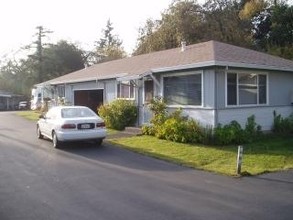 2847-2863 Lomitas Ave in Santa Rosa, CA - Building Photo - Building Photo