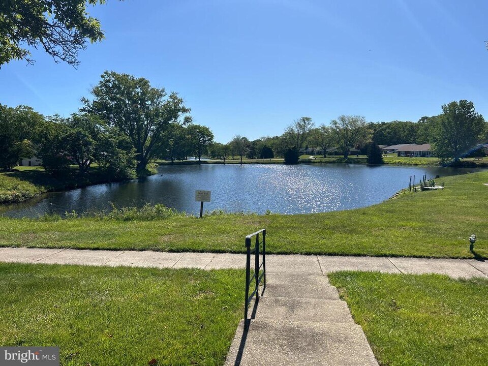 246 Jefferson Ct in Lakewood, NJ - Building Photo