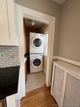 219 Quaker Ln S in West Hartford, CT - Building Photo - Building Photo