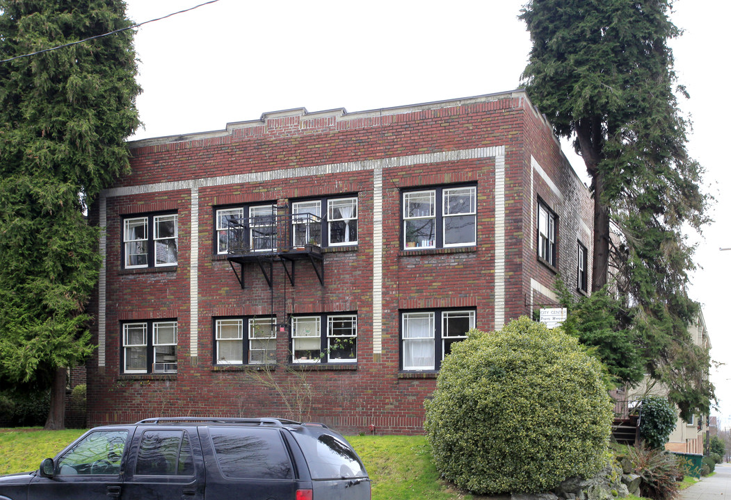 The Kimberly Apartments in Seattle, WA - Building Photo