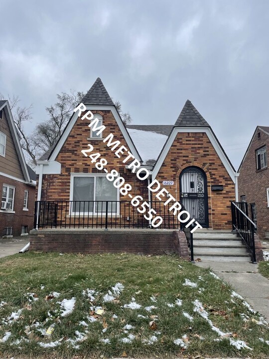 16227 Lesure St in Detroit, MI - Building Photo