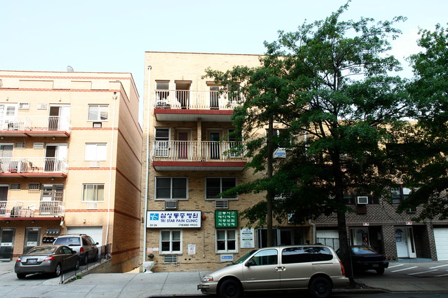 3326 Union St in Flushing, NY - Building Photo - Building Photo