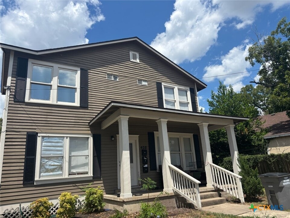 408 E North St in Victoria, TX - Building Photo