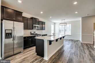 2015 Thornbrook Wy in Odenton, MD - Building Photo - Building Photo