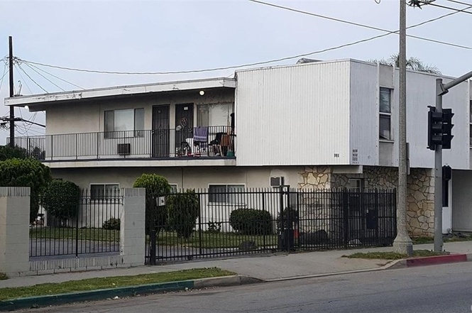 908 E Artesia Blvd in Long Beach, CA - Foto de edificio