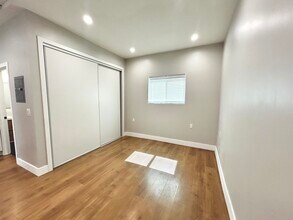 6256 Norwich Ave in Van Nuys, CA - Foto de edificio - Building Photo