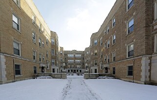 6747 S Oglesby Ave in Chicago, IL - Foto de edificio - Building Photo