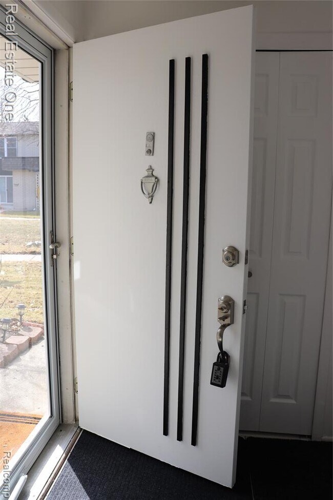 8256 Karam Blvd in Warren, MI - Building Photo - Building Photo