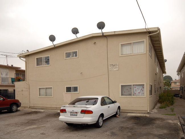 1627 Lomita Blvd in Los Angeles, CA - Foto de edificio - Building Photo