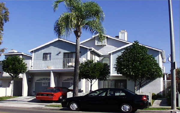 Bridgeport Apartments in San Diego, CA - Building Photo - Building Photo