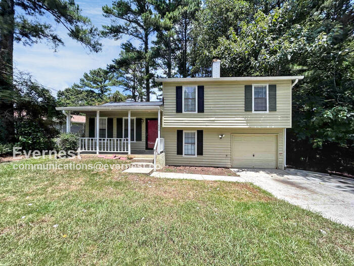1888 Singer Way in Lithonia, GA - Building Photo