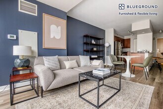 210 N Wells St in Chicago, IL - Building Photo - Building Photo