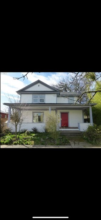 322 E 16th Ave, Unit B in Eugene, OR - Building Photo