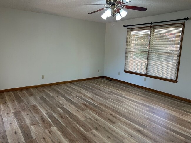 304 Old Stage Rd in Gray, TN - Building Photo - Building Photo