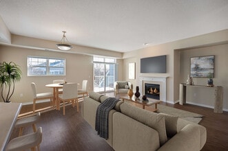 Lake Hazeltine Woods in Chaska, MN - Building Photo - Building Photo