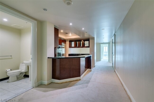 2700 Las Vegas Blvd S in Las Vegas, NV - Building Photo - Building Photo