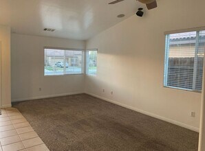 5418 Cherry Creek Ln in Bakersfield, CA - Building Photo - Building Photo