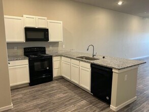 1903 Langford Ave, Unit B in Lubbock, TX - Foto de edificio - Building Photo