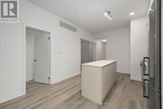 2433 Dufferin St in Toronto, ON - Building Photo - Building Photo