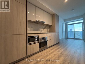 8 Interchange Wy in Vaughan, ON - Building Photo - Building Photo