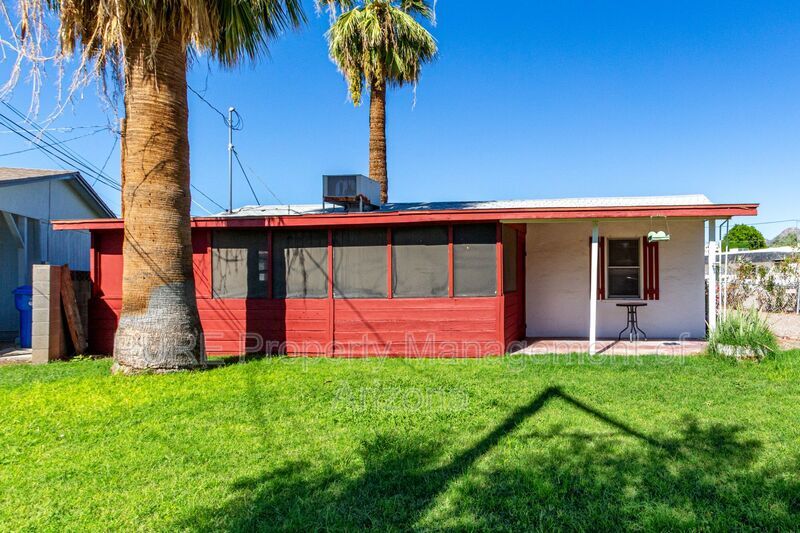 912 E Montebello Ave in Phoenix, AZ - Building Photo