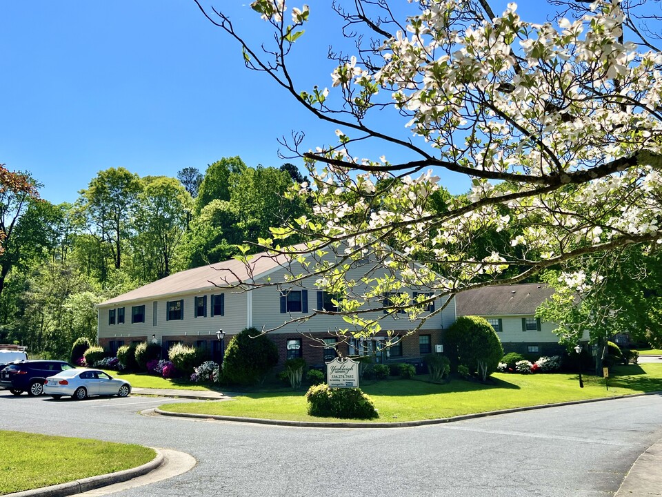 Yorkleigh Apartments in Jamestown, NC - Building Photo