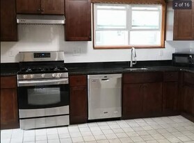 24 Hardwick St, Unit 1 in Cambridge, MA - Building Photo