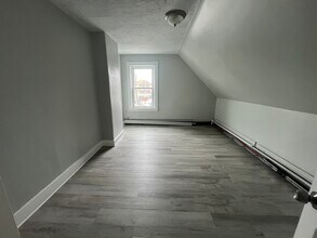 17 Winfield St, Unit 3 in Worcester, MA - Building Photo - Building Photo