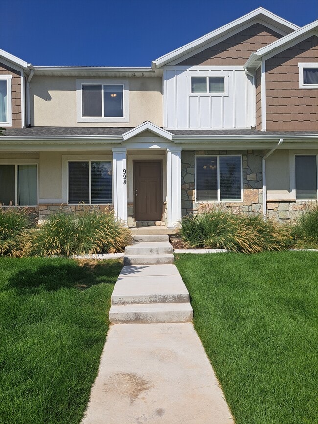 property at 998 N 20 E