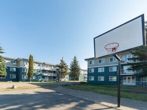 Pine Glen Apartments in Prince George, BC - Building Photo - Building Photo