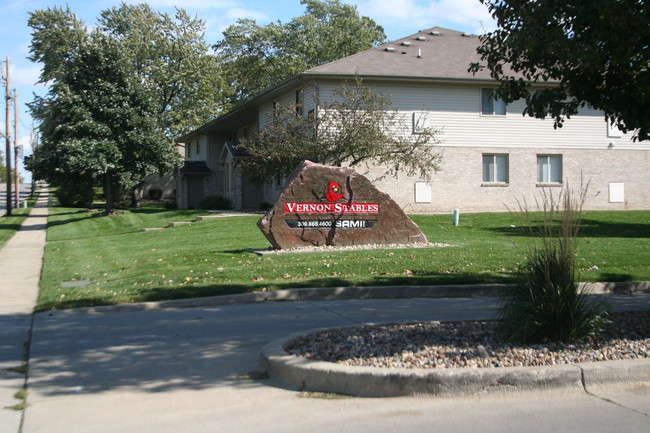 608 Kingsley St in Normal, IL - Foto de edificio - Building Photo