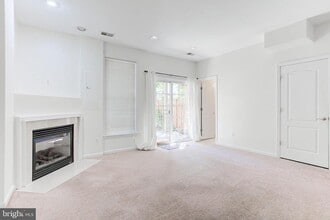 21896 Hawksbury Terrace in Broadlands, VA - Foto de edificio - Building Photo