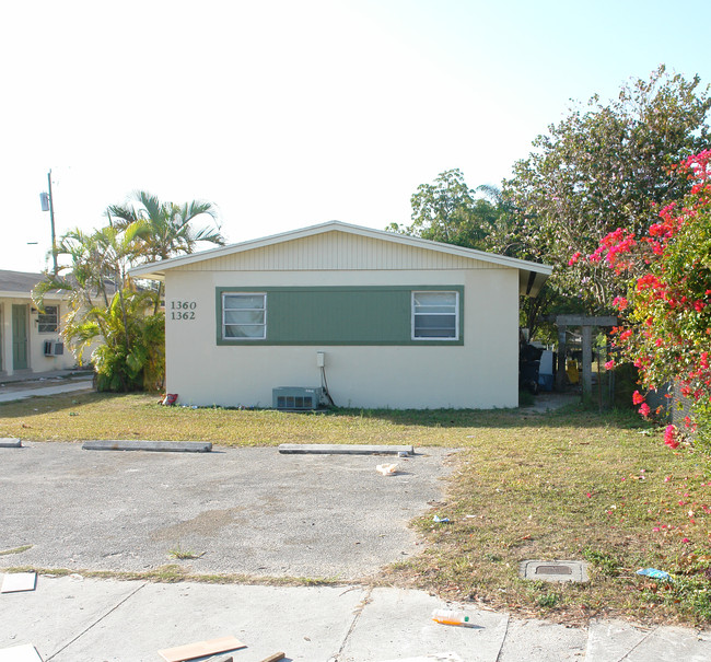 1300-1362 NW 10th St in Homestead, FL - Foto de edificio - Building Photo